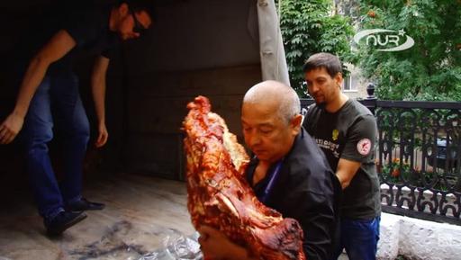 Сиротам доставили мясо курбана (Видео)