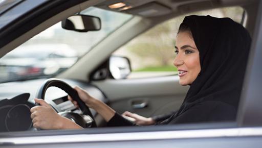 Uber Сауд Арабия мұсылман қыз-келіншектерін таксиші болуға үйретеді