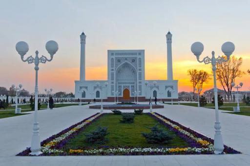 В мечетях Ташкента снова зазвучал азан