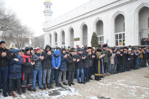 АЛМАТЫ ЖҰРТШЫЛЫҒЫ ХАЛИФА АЛТАЙДЫҢ ЖҰБАЙЫ БИБӘТІШ ЖҮНІСҚЫЗЫН АҚТЫҚ САПАРҒА ШЫҒАРЫП САЛДЫ