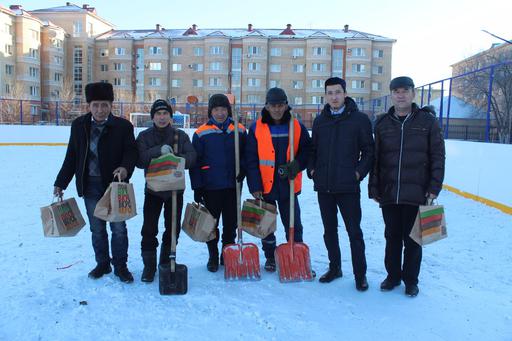 Қала жұмысшыларына тегін ас таратып, тәнті етті (ФОТО)