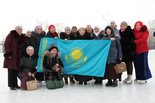 Қыздар арасында конькимен сырғанау серуені өтті (ФОТО)