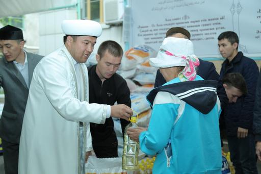 Алматы: Благотворительная акция для 300 семей