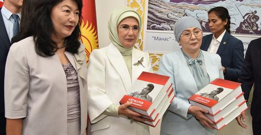 Первые леди мусульманских стран открыли культурный центр имени Айтматова