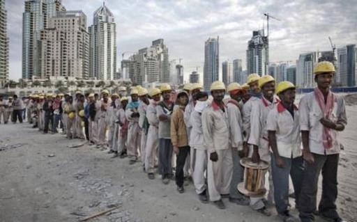 Двое мусульман из Дубая каждый день кормят тысячи рабочих