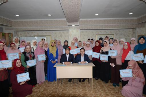 Лучшие ученицы Центральной мечети Алматы получили образовательные сертификаты