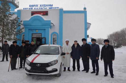 БҚО: Бөрлілік кәсіпкерлер аудандық мешітке көлік сыйлады