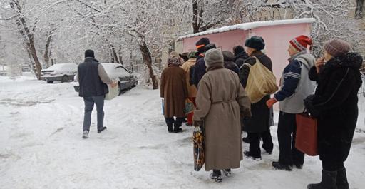 Жительница Алматы организует бесплатные обеды для пенсионеров