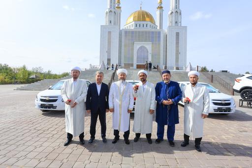 ҚМДБ ТӨРАҒАСЫ ҮШ МЕШІТКЕ ҚЫЗМЕТТІК АВТОКӨЛІКТІҢ КІЛТІН ТАБЫСТАДЫ
