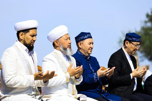 ВЕРХОВНЫЙ МУФТИЙ ПОСЕТИЛ МАВЗОЛЕЙ ЖАНГИР ХАНА