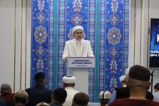 Атырауда Қадір түнінде мешіттерге 30 мыңға жуық жамағат жиналды