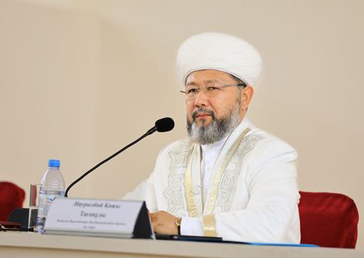 БАС МҮФТИ САРБАЗДАРДЫ БАУЫРМАЛДЫҚҚА ҮНДЕДІ