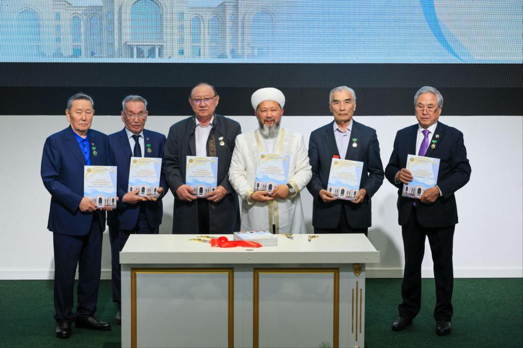 АСТАНАДА ДІНИ БАСҚАРМАНЫҢ 35 ЖЫЛДЫҒЫНА АРНАЛҒАН АРНАЙЫ КІТАПТЫҢ ТҰСАУЫ КЕСІЛДІ