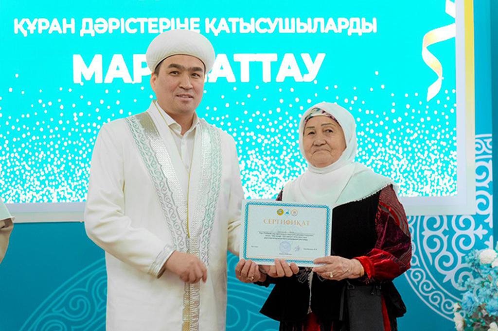 Алматыда «100 күнде – 100 шәкірт» жобасы аясында шәкірттерді марапатталды