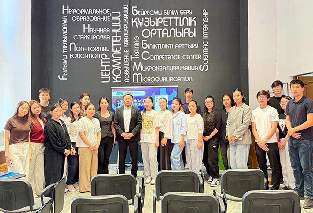 Алматы: РАНТ мүшесі студенттермен кездесті