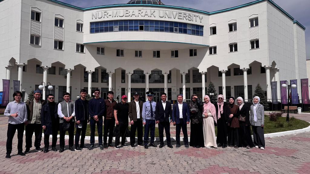 Ақтөбе: Бас имамы «Нұр Мүбарак» Египет ислам мәдениеті университеті-те білім алып жатқан ақтөбелік түлектермен кездесті