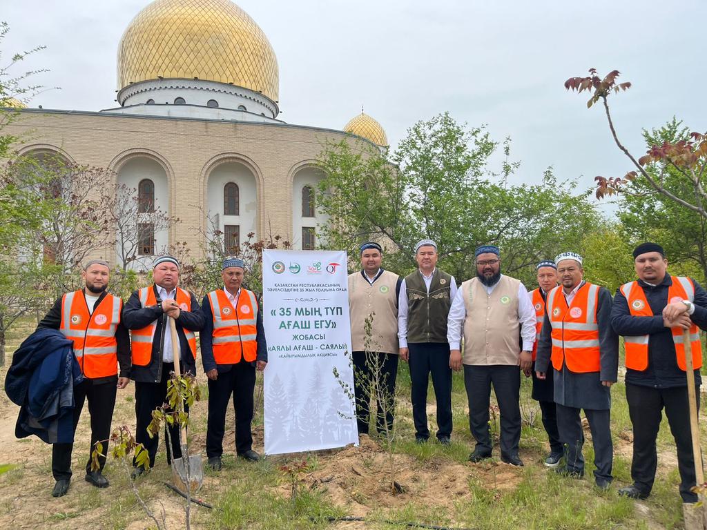Маңғыстау: «Бекет ата» мешітінің ауласына ағаш көшеті отырғызылды