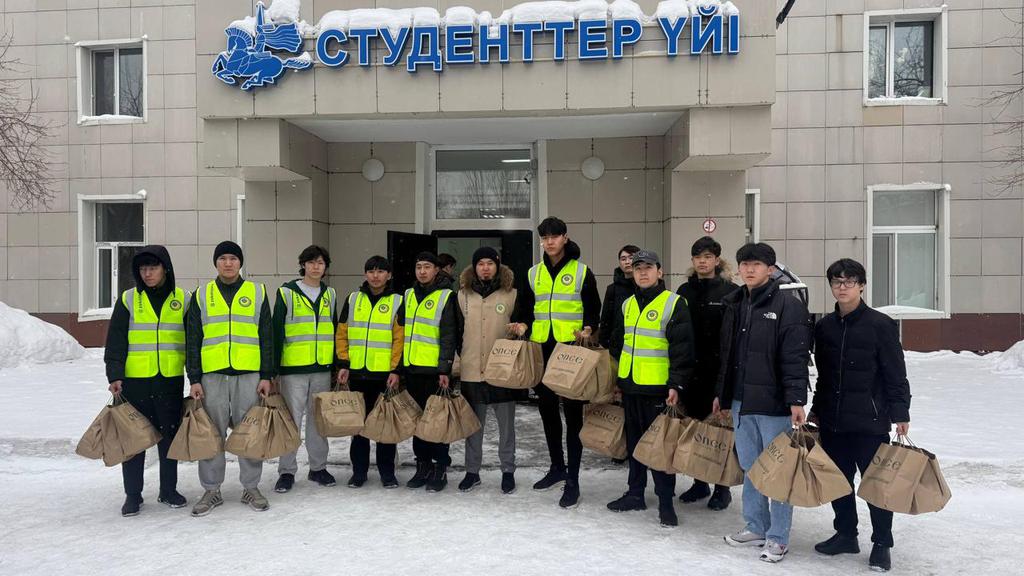 ЕҰУ студенттер үйіне 600 студентке арналған ауызашар жеткізілді
