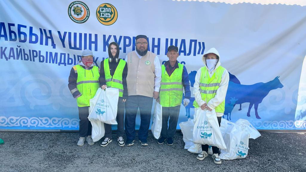 Құрбан айтта коммуналдық қызметкерлерге құрбандық еті таратылды