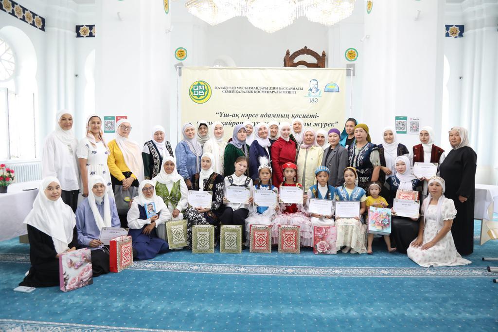 Семейде Абайдың 45 қара сөзін мәнерлеп оқудан сайыс өтті