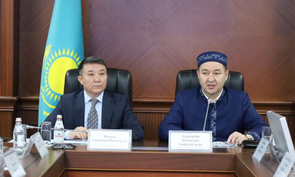 АТЫРАУ: ДӘСТҮРЛІ ДІНИ ТАНЫМ ЖӘНЕ ҰЛТТЫҚ ҚҰНДЫЛЫҚТАР ТАҚЫРЫБЫНДА АЙМАҚТЫҚ ДӨҢГЕЛЕК ҮСТЕЛ ӨТТІ